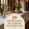 Cuisine victorienne chaleureuse avec des éléments élégants et accueillants.
