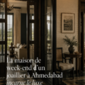 Vue extérieure d'une maison de bijoutier à Ahmedabad, mêlant luxe et tranquillité.