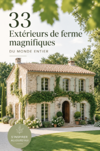 Un extérieur de maison de campagne rustique avec un jardin fleuri et des boiseries élégantes.