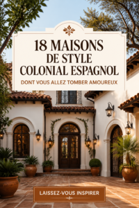 Une magnifique maison coloniale espagnole avec des murs blanchis et un jardin luxuriant.