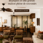 Un salon chaleureux résultant de la transformation de trois appartements en un.