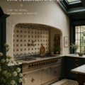 Un exemple de cuisine moderne bien agencée avec un mobilier contemporain