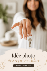 Un agent immobilier souriant en pose professionnelle pour sa photo de marque.