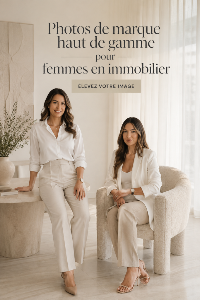 Femme agent immobilier photographiant un bien de luxe pour valoriser sa vente