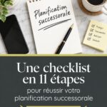 Deux femmes discutant de la planification de patrimoine, avec des documents étalés sur une table.