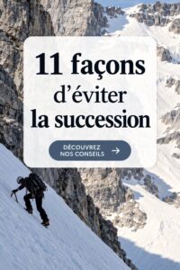 Image illustrant des maisons avec un panneau 'À vendre', symbolisant la planification successorale.