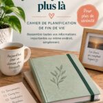 Un carnet ouvert sur une table avec des notes de gestion du patrimoine et des stylo